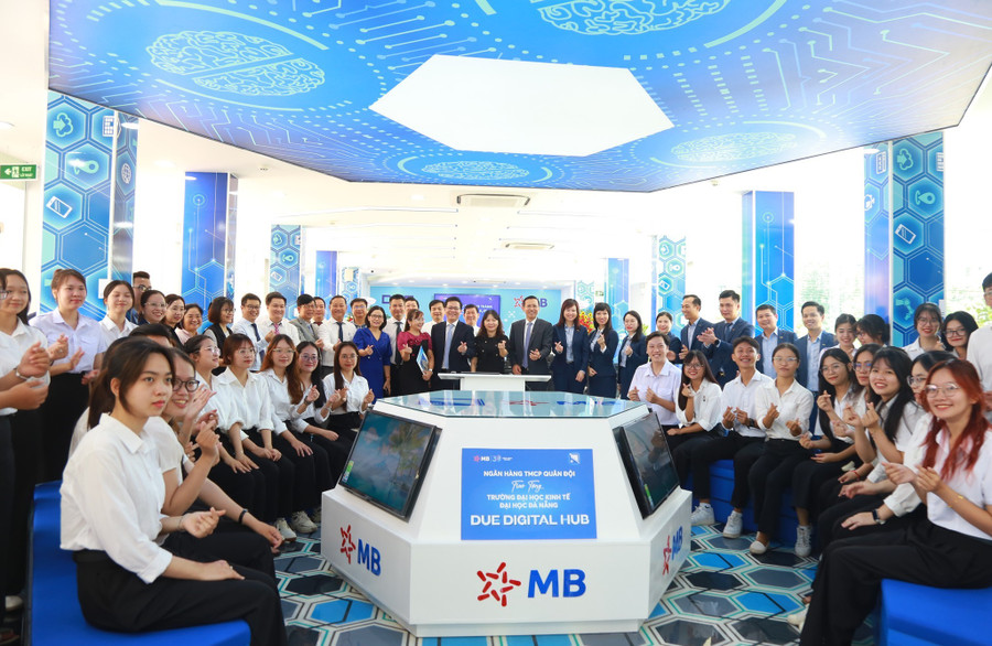 “Không gian sáng tạo số" (DUE Digital Hub) tại Trường Đại học Kinh tế - Đại học Đà Nẵng. 