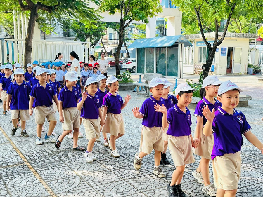 Học sinh Trường Mầm non Tuổi thơ (Hải Châu, Đà Nẵng) tham gia chương trình Lớp học cầu nối tại Trường Tiểu học Võ Thị Sáu. 