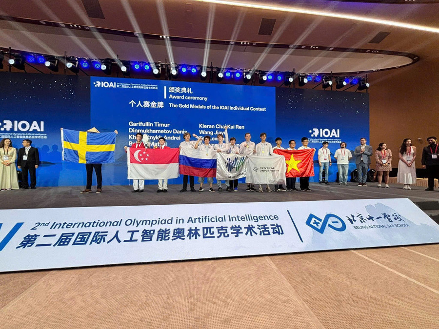 Đoàn học sinh Việt Nam với 8/8 em đều đoạt giải tại Olympic Trí tuệ nhân tạo quốc tế năm 2025