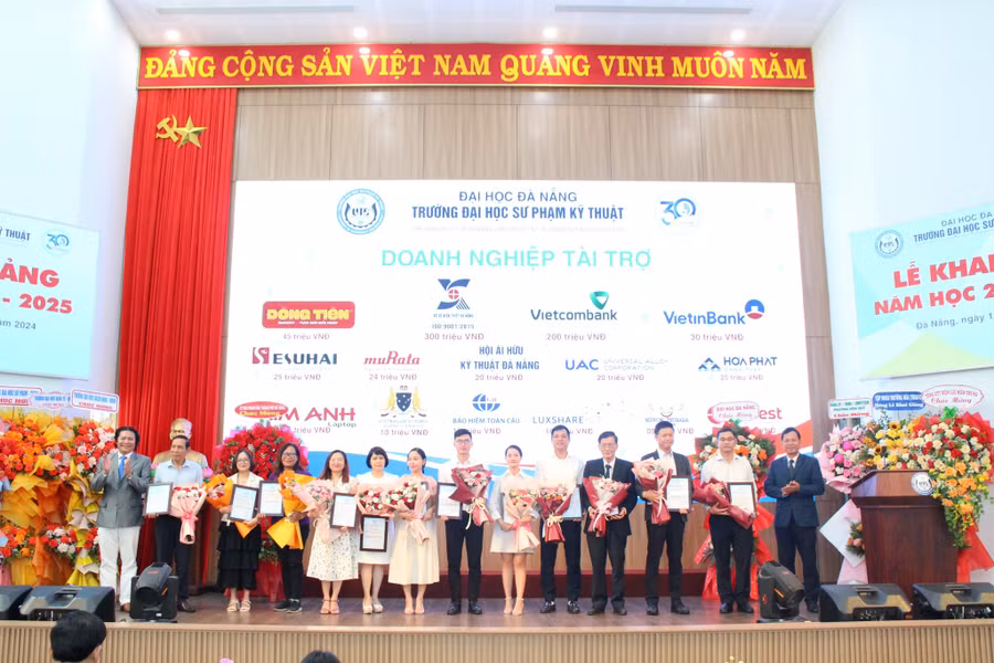 Trường Đại học Sư phạm Kỹ thuật, Đại học Đà Nẵng vinh danh thủ khoa, á khoa đầu vào kỳ tuyển sinh năm 2024. 