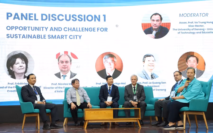 Phiên thảo luận chuyên đề về thành phố thông minh. Ảnh: Thanh Nhã