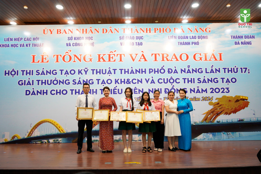 Học sinh Trường Đức Trí tại Lễ tổng kết và trao giải Hội thi Sáng tạo kỹ thuật thành phố Đà Nẵng lần thứ 17.