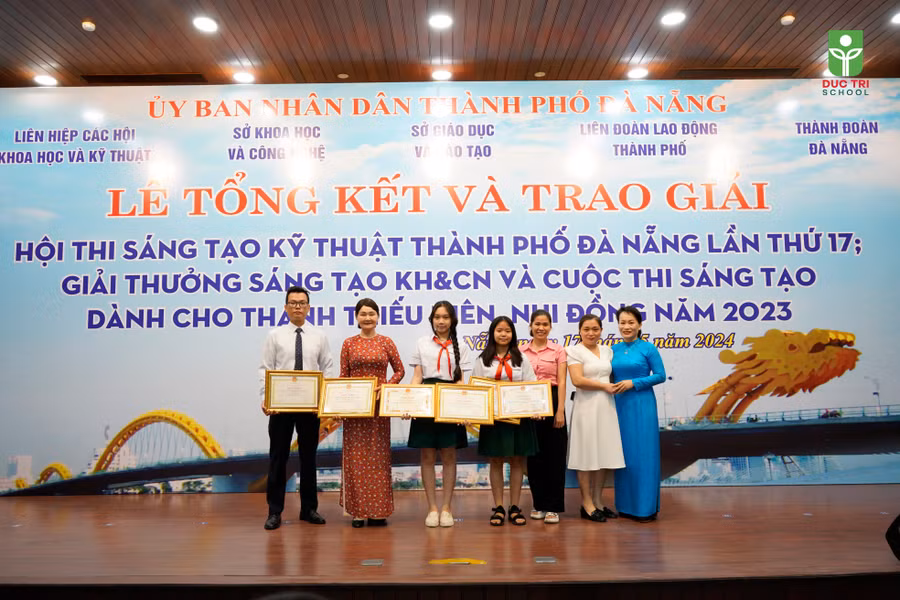 Học sinh Trường Đức Trí tại Lễ tổng kết và trao giải Hội thi Sáng tạo kỹ thuật thành phố Đà Nẵng lần thứ 17.