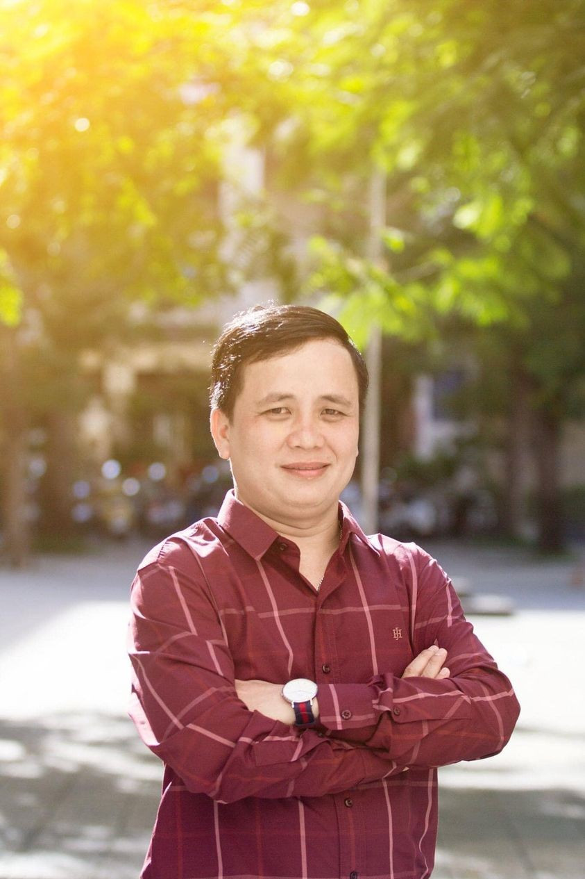 Thầy giáo Nguyễn Đình Hòa, Tổ trưởng Tổ Ngữ văn, Trường THPT Trần Phú, Đà Nẵng. thay-nguyen-dinh-hoa.jpg