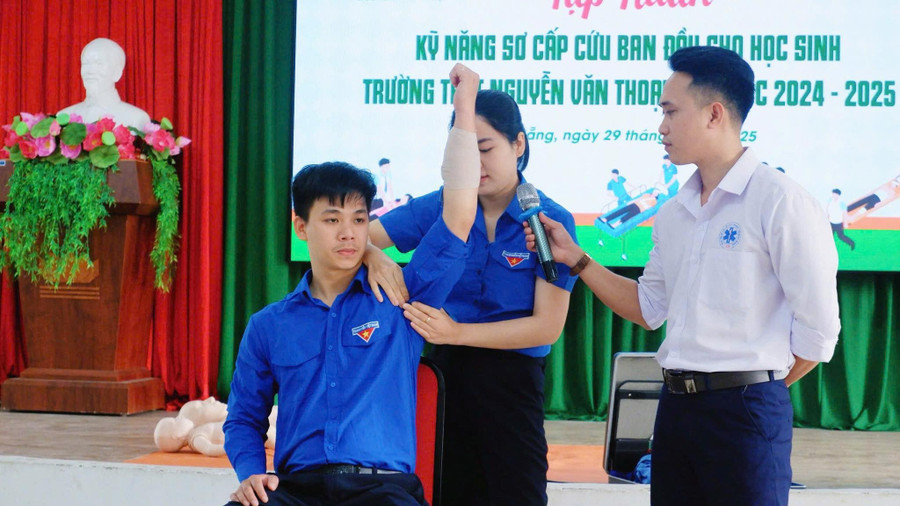 Lớp học kỹ năng Sơ cấp cứu ban đầu cho học sinh của Trường THPT Nguyễn Văn Thoại. mo-hinh-lop-hoc-ky-nang-truong-thpt-nguyen-van-thoai.jpg