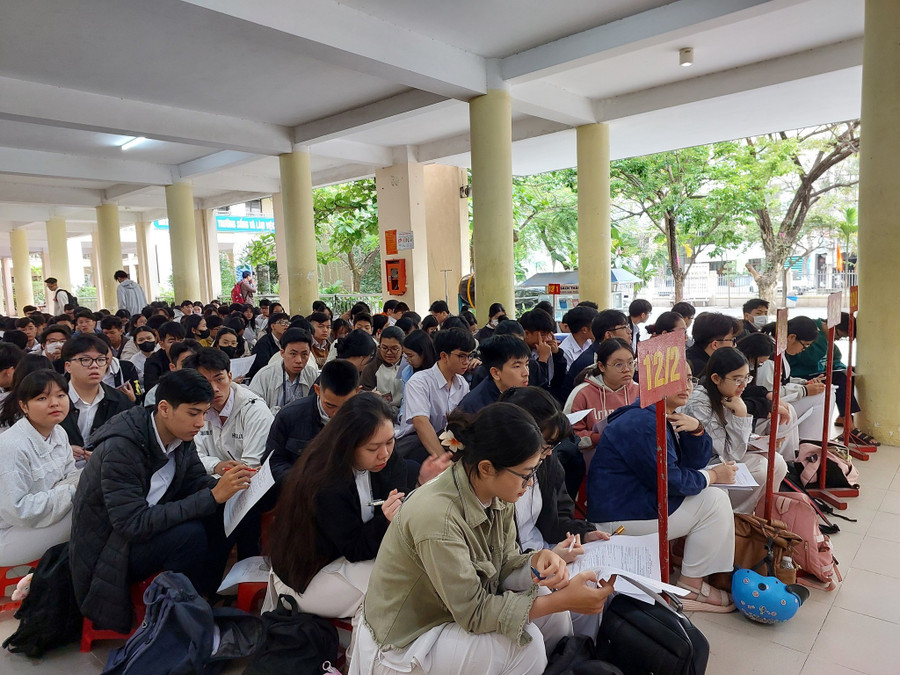 Trường THPT Trần Phú (Đà Nẵng) phổ biến những nét mới liên quan đến kỳ thi tốt nghiệp THPT 2025 và tuyển sinh ĐH, CĐ cho học sinh khối 12. truong-thpt-tran-phu.jpg