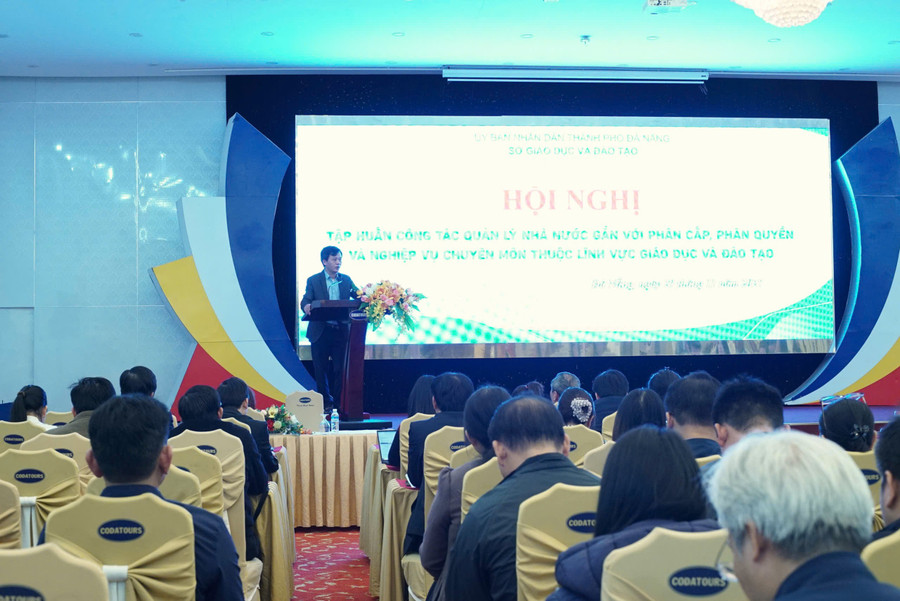 Khóa tập huấn công tác quản lý giáo dục cho gần 300 cán bộ 93 xã, phường do Sở GD&ĐT Đà Nẵng tổ chức. 