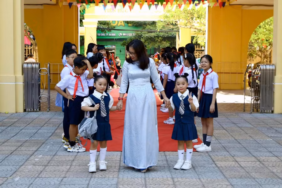 Tiểu học Phù Đổng.jpg