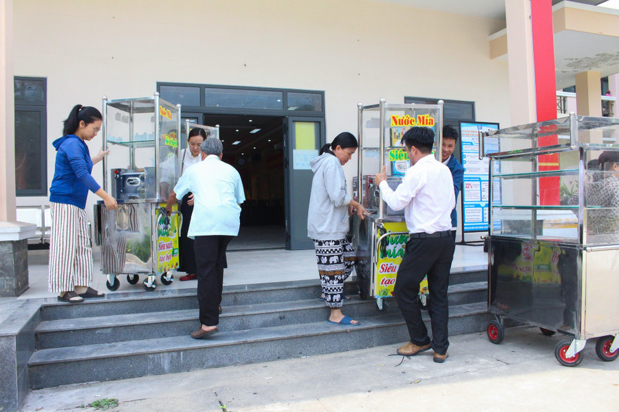 Các hộ dân được phường Cẩm Lệ (TP Đà Nẵng) hỗ trợ phương tiện sinh kế theo nguyện vọng. trao-phuong-tien-sinh-ke-phuong-cam-le.jpg