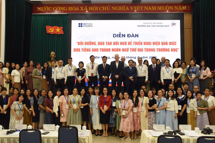 Diễn đàn thu hút sự tham gia của giáo viên đến từ các trường phổ thông ở khu vực miền Trung. 