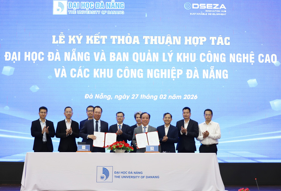 Lãnh đạo Đại học Đà Nẵng ký kết hợp tác với Ban Quản lý Khu công nghệ cao và các khu nghiệp Đà Nẵng. 