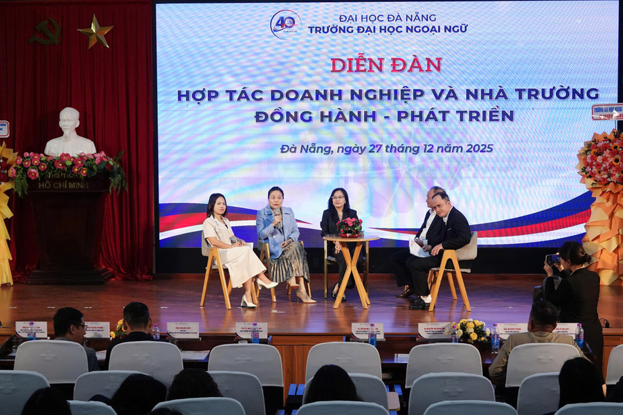 Chia sẻ và đối thoại giữa nhà trường - doanh nghiệp - sinh viên tại Diễn đàn hợp tác Doanh nghiệp & Nhà trường. 