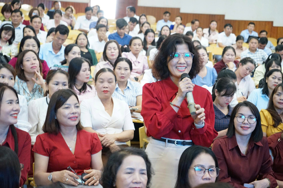 Hội nghị ghi nhận nhiều ý kiến, đề xuất về giải pháp thực hiện phương hướng - nhiệm vụ năm học 2025-2026 đối với cấp tiểu học. hoi-nghi-cap-tieu-hoc-da-nang.jpg