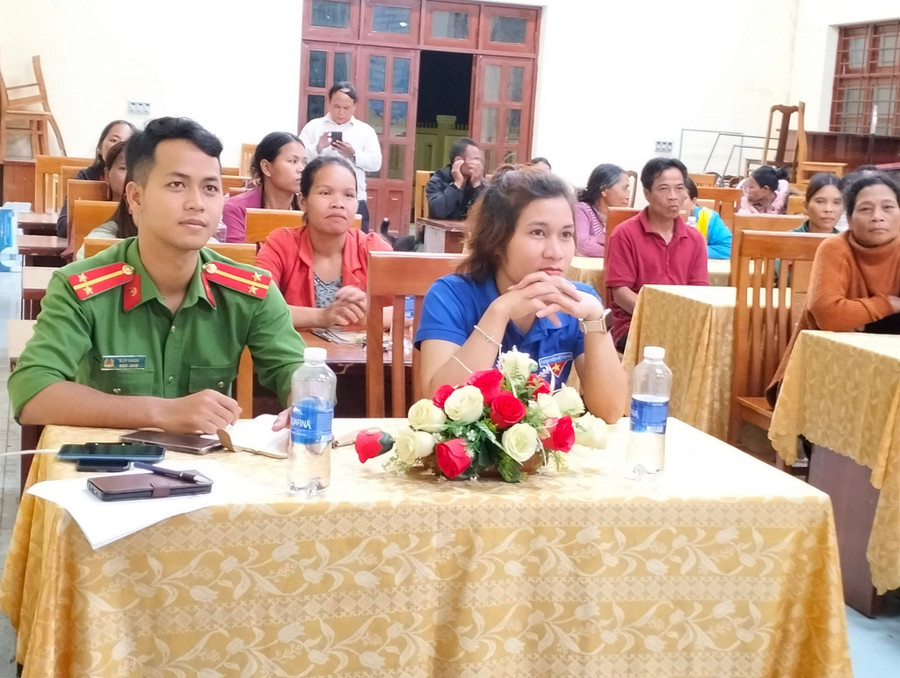 Khai giảng lớp xóa mù chữ vào tháng 5/2023 ở xã Chơ Chun (huyện Nam Giang, Quảng Nam cũ). khai-giang-lop-xoa-mu-chu-o-cho-chun-nam-2023.jpg