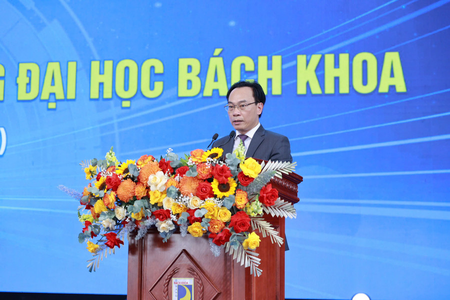 Thứ trưởng Bộ GD&ĐT Hoàng Minh Sơn phát biểu tại lễ kỷ niệm 50 năm thành lập Trường Đại học Bách khoa, Đại học Đà Nẵng. thu-truong-hoang-minh-son.jpg