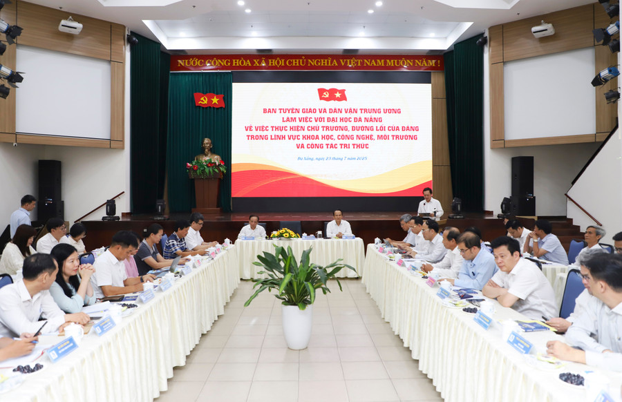 Toàn cảnh buổi làm việc của Ban Tuyên giáo và Dân vận Trung ương làm việc tại Đại học Đà Nẵng. Ảnh: Thanh Nhã.