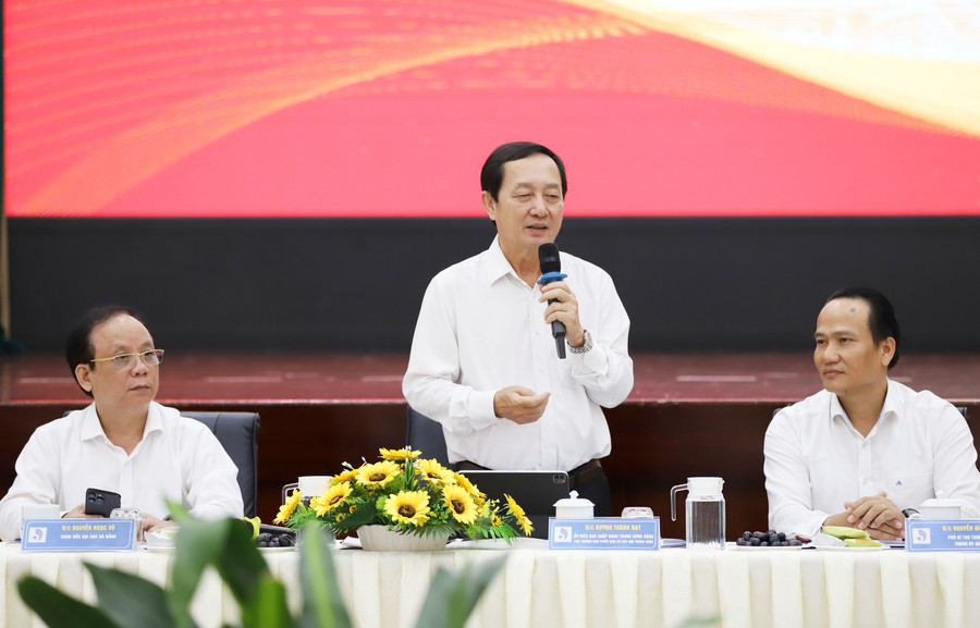 Ông Huỳnh Thành Đạt, Phó Trưởng ban Ban Tuyên giáo và Dân vận Trung ương phát biểu tại buổi làm việc. dai-hoc-da-nang-ban-tuyen-giao.jpg