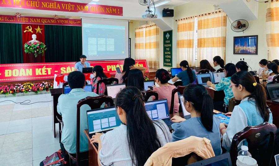 Giáo viên Trường Tiểu học Lê Đình Chinh tham gia bồi dưỡng chuyên môn. truong-tieu-hoc-le-dinhh-chinh.jpg