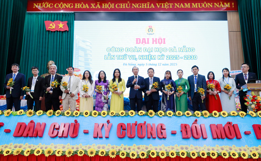 Ban chấp hành Công đoàn Đại học Đà Nẵng ra mắt, nhận nhiệm vụ. 