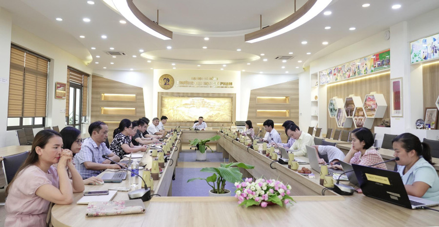 Cán bộ, giảng viên Trường Đại học Sư phạm, Đại học Đà Nẵng góp ý Dự thảo Luật Nhà giáo. 