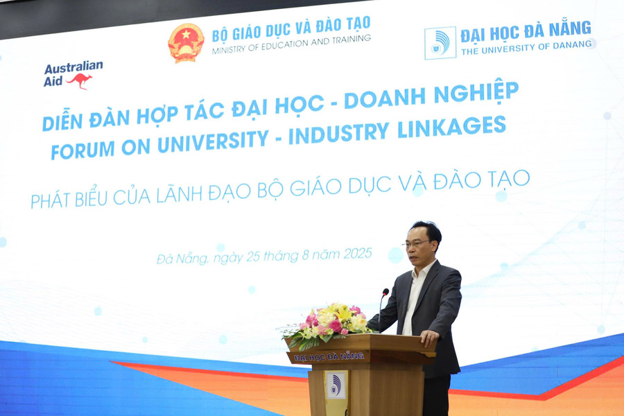Thứ trưởng Hoàng Minh Sơn phát biểu khai mạc Diễn đàn hợp tác đại học - doanh nghiệp. thu-truong-bo-gddt-hoang-minh-son.jpg