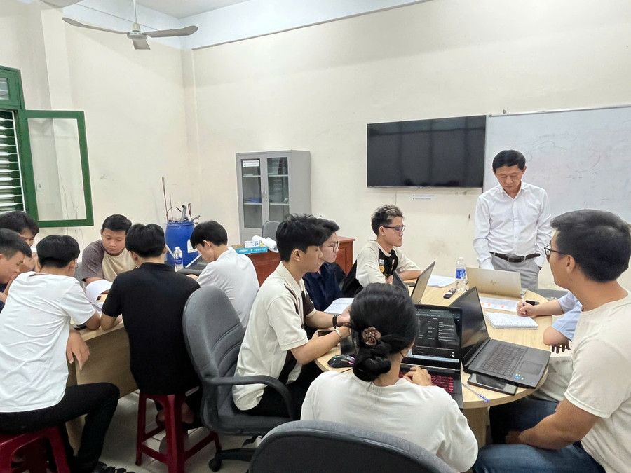 Một buổi học của sinh viên trong chương trình Đào tạo, nâng cao năng lực cho các dự án nghiên cứu khoa học công nghệ để thực hiện khởi nghiệp đổi mới sáng tạo. dao-tao-sv-khoi-nghiep-truong-dh-su-pham-ky-thuat-dh-da-nang.jpg
