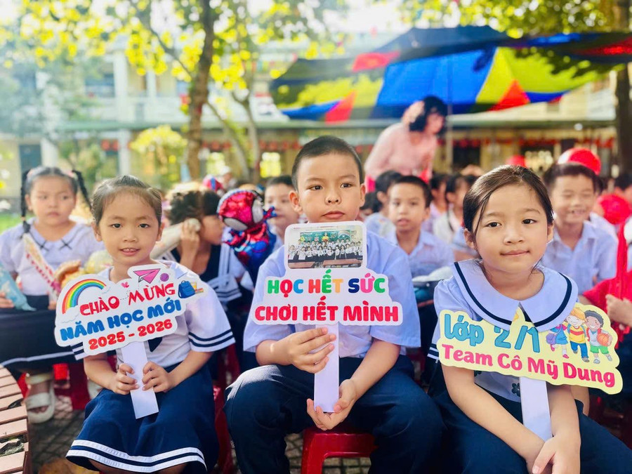 Học sinh Trường Tiểu học Hòa Phước vui hội khai trường. phuong-hoa-xuan-da-nang.jpg