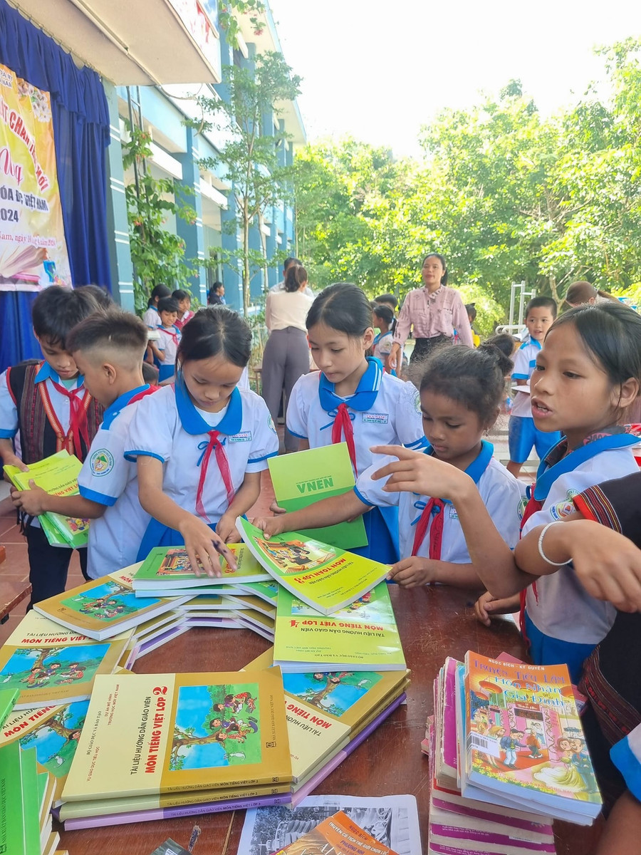 Học sinh Trường Trường Phổ thông dân tộc bán trú Tiểu học - THCS Trà Nam tham gia các hoạt động trong Ngày hội đọc sách. tra-nam.jpg