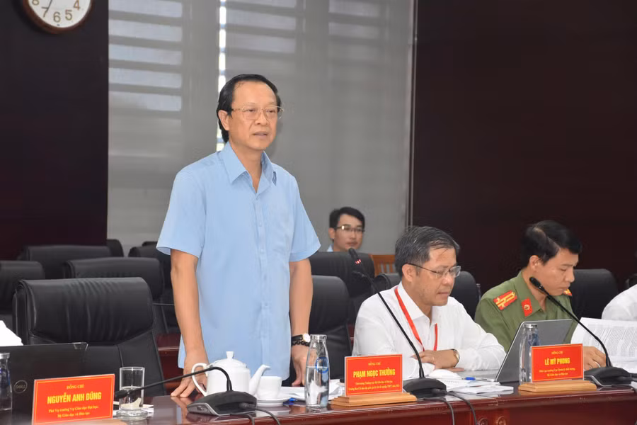 Thứ trưởng Bộ GD&ĐT Phạm Ngọc Thưởng và Đoàn kiểm tra làm việc với Ban chỉ đạo Kỳ thi tốt nghiệp THPT 2025 của TP Đà Nẵng. 