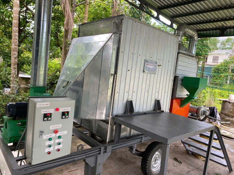 Thiết bị được lắp đặt khung di chuyển, phù hợp với quy mô, điều kiện canh tác của khu vực miền Trung. may-say-nong-san-truong-dh-bach-khoa-da-nang.jpg