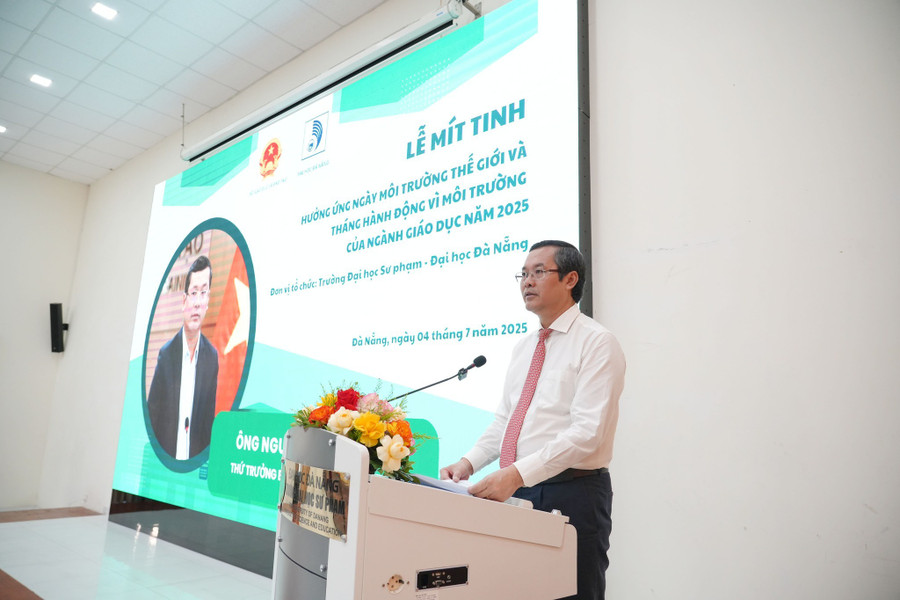 Thứ trưởng Bộ GD&ĐT Nguyễn Văn Phúc phát biểu tại Lễ mít tinh hưởng ứng Ngày Môi trường Thế giới 2025 và phát động Tháng hành động vì môi trường trong toàn ngành Giáo dục. thu-truong-nguyen-van-phuc.jpg
