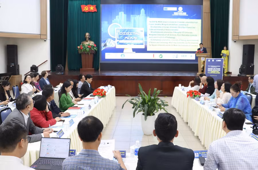 Phiên toàn thể của Hội nghị. 