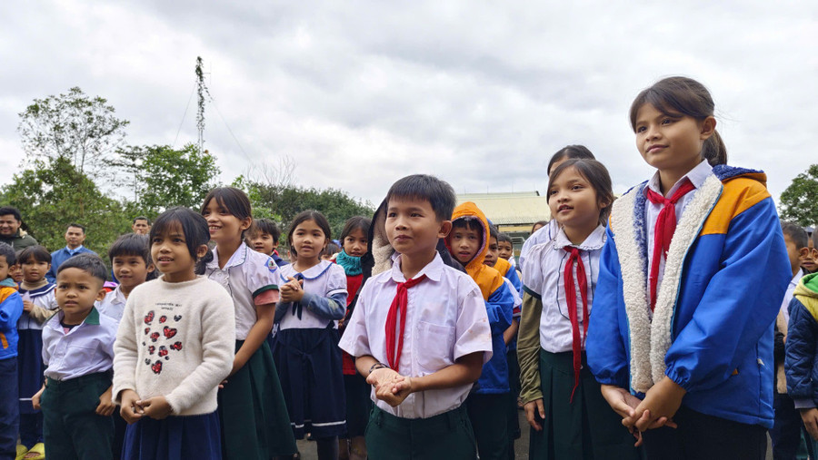 Học sinh Trường PTDTBT Tiểu học liên xã La Dêê - Đắc Tôi. truong-tieu-hoc-nam-giang.jpg