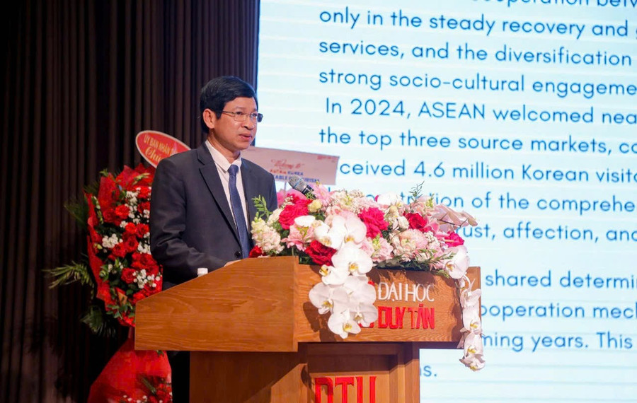 Ông Hồ An Phong, Thứ trưởng Bộ Văn hóa, Thể thao và Du lịch phát biểu khai mạc hội nghị. dai-hoc-duy-tan.jpg