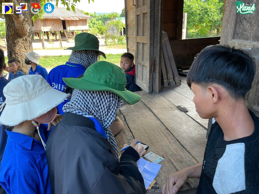 Hướng dẫn đoàn viên, thanh niên xã Lìa sử dụng VNeID. sv-bach-khoa-pho-cap-cong-nghe-thong-tin.jpg