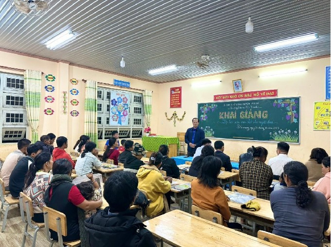 Khai giảng một lớp xóa mù chữ ở Lâm Đồng. (Ảnh: Trang thông tin huyện Lâm Hà) xoa-mu-chu-tan-thanh.png
