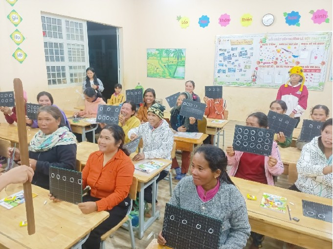Lớp xóa mù chữ ở xã Tân Thanh, huyện Lâm Hà (Lâm Đồng) thời điểm năm 2023. Ảnh: Trang thông tin huyện Lâm Hà. 