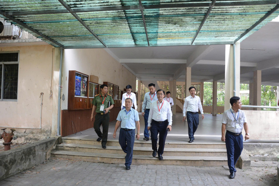 Đoàn kiểm tra của Ban chỉ đạo cấp quốc gia Kỳ thi tốt nghiệp THPT năm 2025 kiểm tra điểm thi, điểm in sao đề thi tại Đà Nẵng. chuan-bi-thi-tot-nghiep-thpt-2025-da-nang.jpg