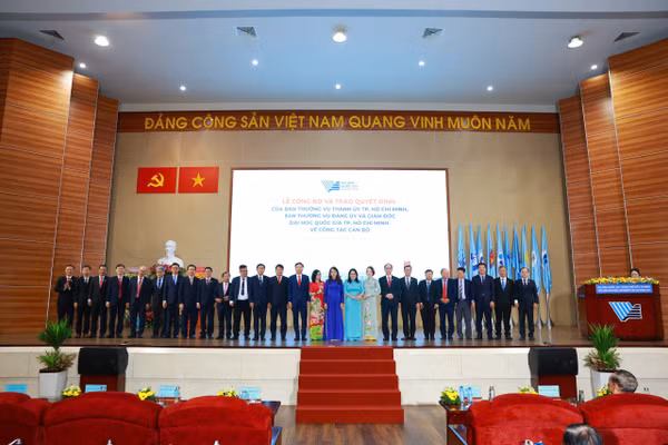 Đại học Quốc gia TPHCM công bố quyết định bổ nhiệm 24 nhân sự giữ các vị trí Hiệu trưởng, Phó Hiệu trưởng, Viện trưởng các trường đại học, đơn vị thành viên.