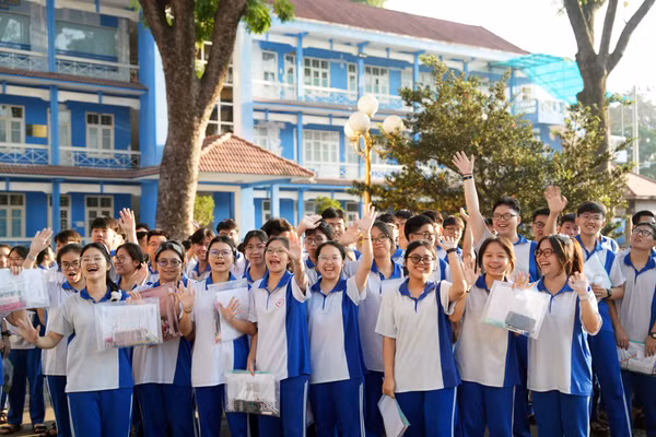 Kỳ thi V-ACT diễn ra tại Trường Đại học Thủ Dầu Một với sự tham gia của hơn 2.200 thí sinh. Ảnh: TDMU.