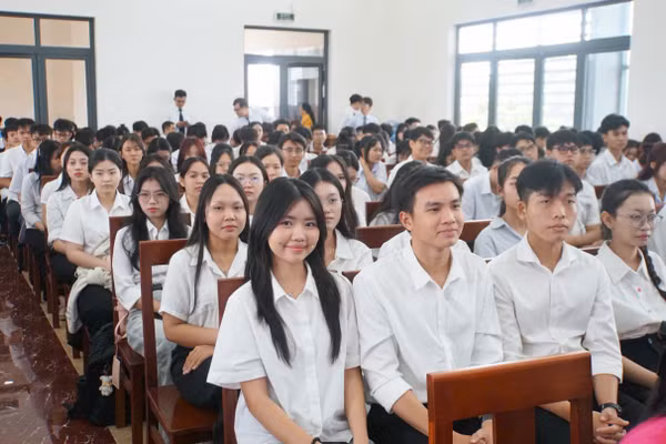 Tân sinh viên khóa 1 tại lễ khai giảng Phân hiệu Trường Đại học Kiểm sát tại TPHCM. Ảnh: Mạnh Tùng.