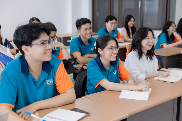 Sinh viên Đại học Kinh tế TPHCM trong giờ học. Ảnh: UEH.