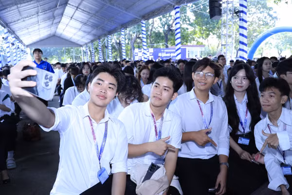 Sinh viên Trường Đại học Quốc tế tại lễ khai giảng.