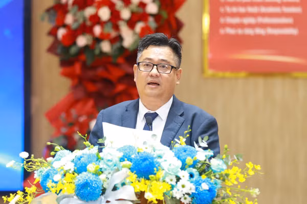 PGS.TS. Nguyễn Tấn Trần Minh Khang, Hiệu trưởng Trường Đại học Công nghệ Thông tin phát biểu tại buổi lễ kỷ niệm 20 năm thành lập trường.