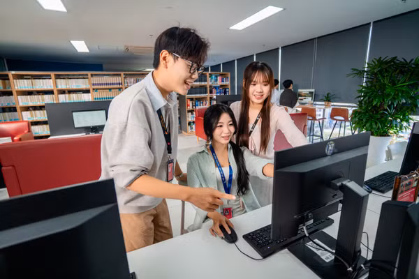 Sinh viên Trường Đại học Văn Lang. Ảnh: VLU.