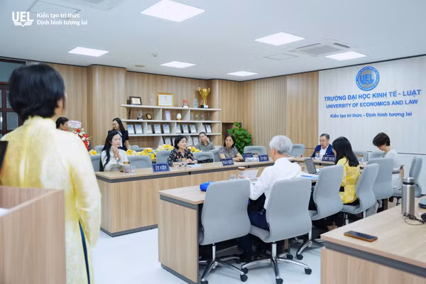 Một buổi bảo vệ luận án tiến sĩ cấp trường tại Trường Đại học Kinh tế - Luật. Ảnh: UEL.