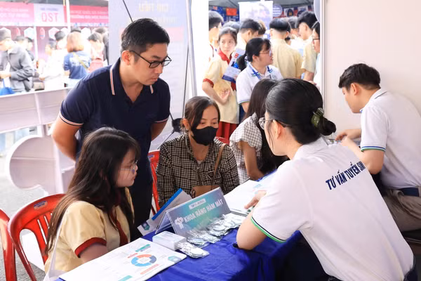 Hoạt động tư vấn tuyển sinh của Trường Đại học Khoa học Sức khỏe (Đại học Quốc gia TPHCM).