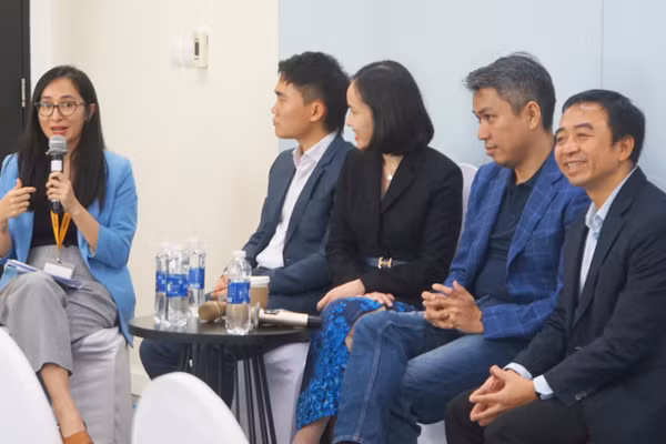 Phiên thảo luận với chủ đề "Tương lai nghề nghiệp: Cơ hội trên bình diện toàn cầu". Ảnh: Mạnh Tùng