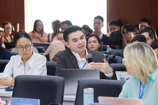 Các chuyên gia thảo luận tại hội thảo quốc tế ASEAN về biến đổi khí hậu lần thứ 5 (ACCC5 2026). Ảnh: ULAW.