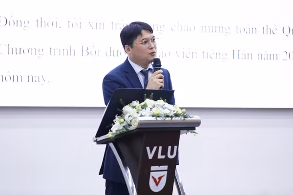 Ông Ahn Hee-chul, Giám đốc Trung tâm Ngôn ngữ tiếng Hàn tại TPHCM phát biểu tại chương trình.